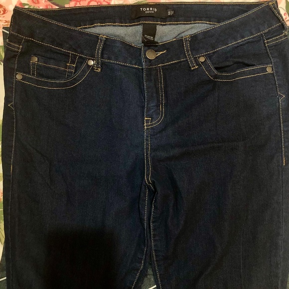 Torrid Dark Wash Skinny Jeans - Picture 1 of 5